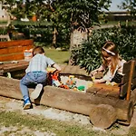 Οργανωμένο κάμπινγκ Stork Nest Treehouse - Ranc Jures Strkovo Gnezdo Ljutomer