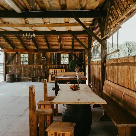 Treehouse Drevesna Hiska Strkovo Gnezdo Ranc Jures Luksuzni šator