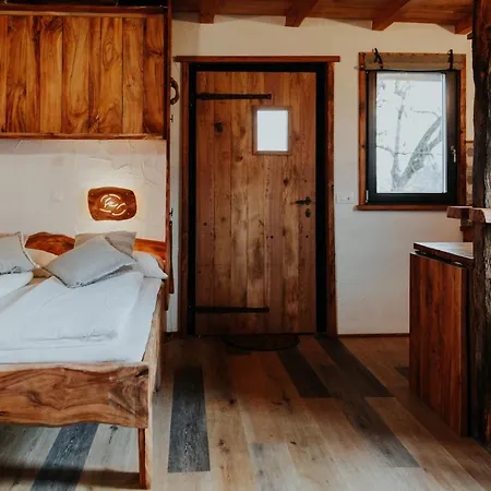 Treehouse Drevesna Hiska Strkovo Gnezdo Ranc Jures Luxury tent *