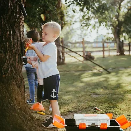 Treehouse Drevesna Hiska Strkovo Gnezdo Ranc Jures אוהל מפואר ליוטומר