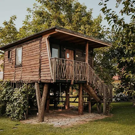 Luxury tent Treehouse Drevesna Hiska Strkovo Gnezdo Ranc Jures Ljutomer