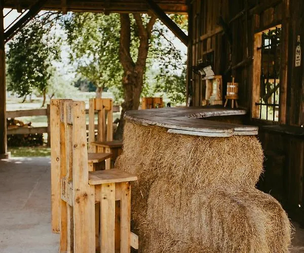 ラグジュアリーテント Treehouse Drevesna Hiska Strkovo Gnezdo Ranc Jures リュトメル