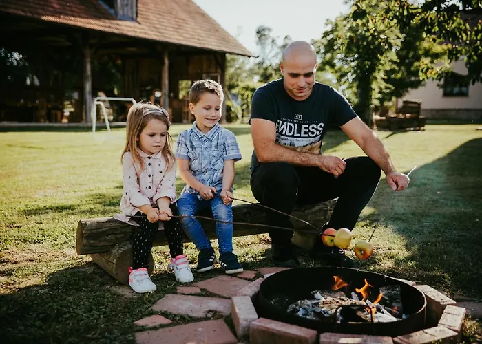 Treehouse Drevesna Hiska Strkovo Gnezdo Ranc Jures ラグジュアリーテント リュトメル