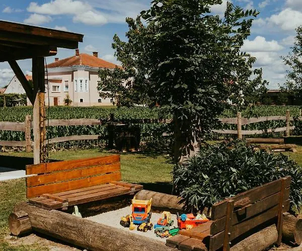 ラグジュアリーテント Treehouse Drevesna Hiska Strkovo Gnezdo Ranc Jures リュトメル