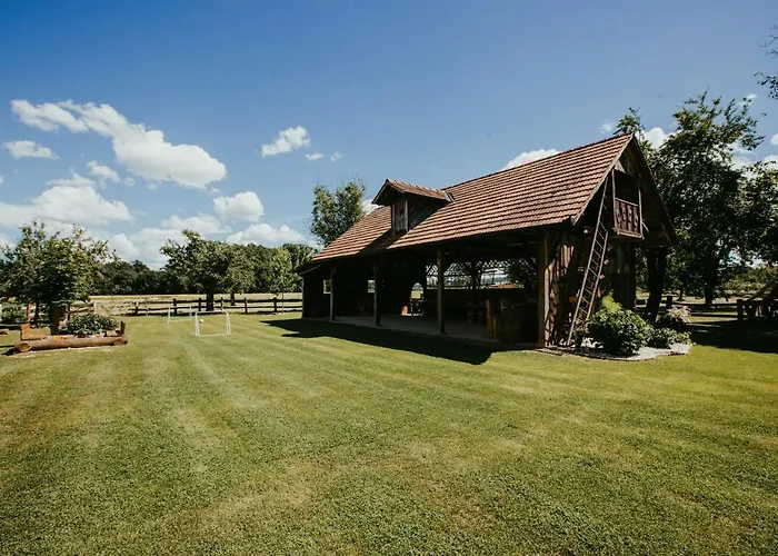 Treehouse Drevesna Hiska Strkovo Gnezdo Ranc Jures 럭셔리텐트 *